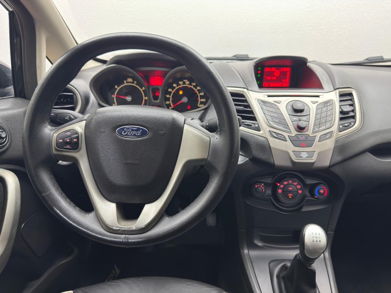 FIESTA 1.6 SE HATCH 16V FLEX 4P MANUAL - 2012 - CAXIAS DO SUL