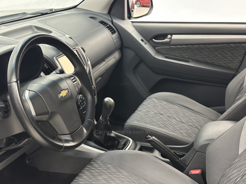 S10 2.4 MPFI ADVANTAGE 4X2 CD 8V FLEX 4P MANUAL - 2016 - SANTA CRUZ DO SUL