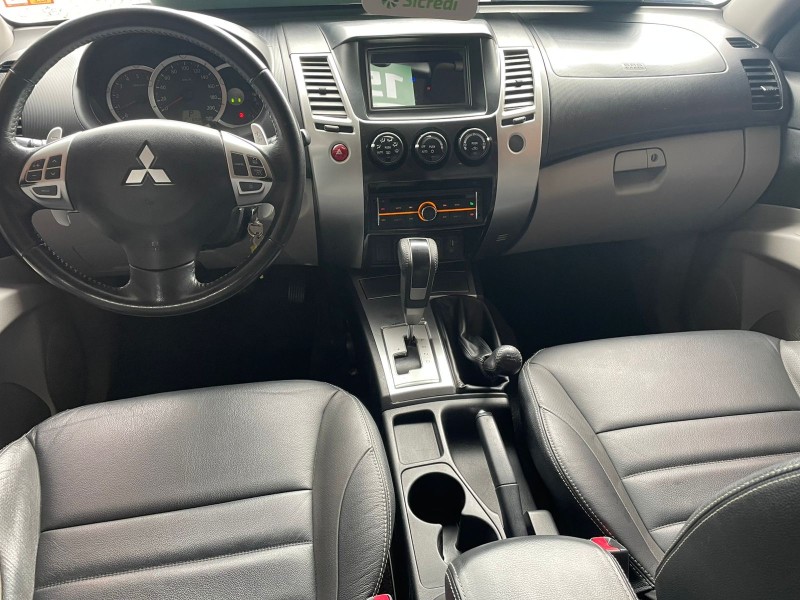 PAJERO DAKAR 3.2 HPE 4X4 7 LUGARES 16V TURBO INTERCOOLER DIESEL 4P AUTOMÁTICO - 2015 - CAXIAS DO SUL