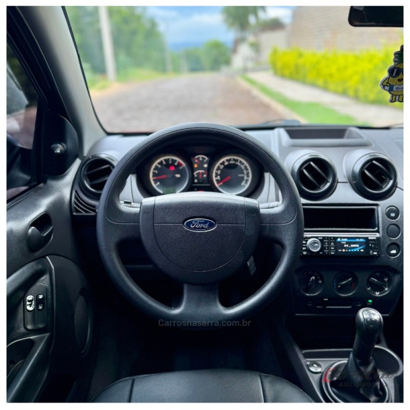 FIESTA 1.6 MPI CLASS SEDAN 8V FLEX 4P MANUAL - 2011 - CAMPO BOM