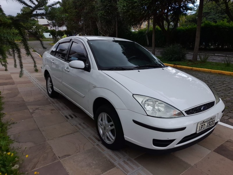 FOCUS 1.6 GL SEDAN 8V FLEX 4P MANUAL - 2009 - FARROUPILHA
