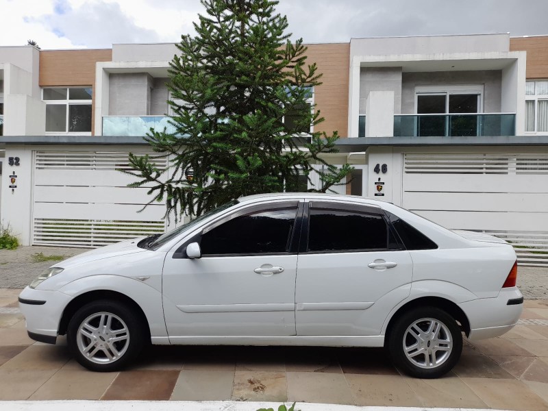 FOCUS 1.6 GL SEDAN 8V FLEX 4P MANUAL - 2009 - FARROUPILHA