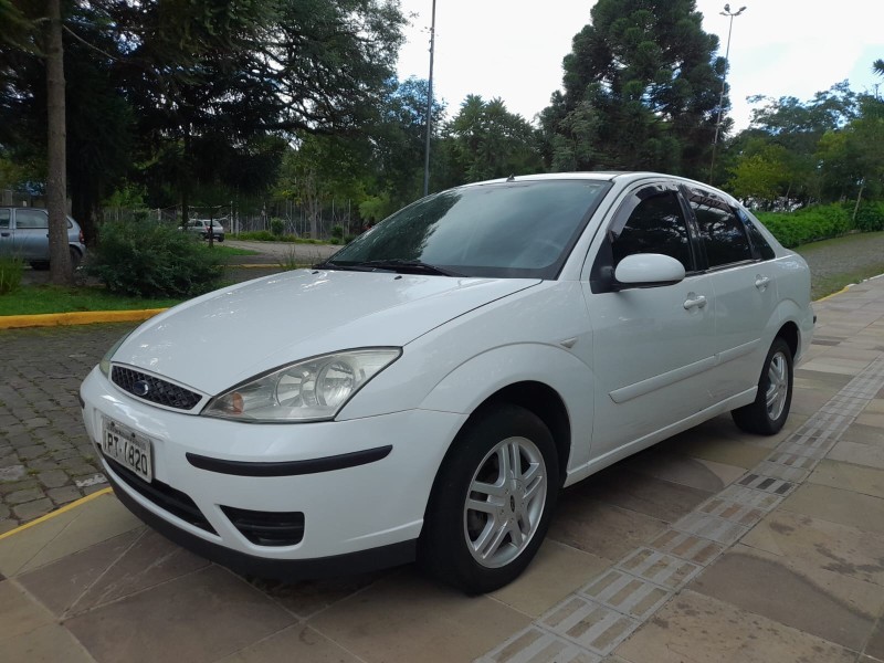 focus 1.6 gl sedan 8v flex 4p manual 2009 farroupilha