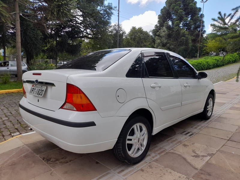 FOCUS 1.6 GL SEDAN 8V FLEX 4P MANUAL - 2009 - FARROUPILHA