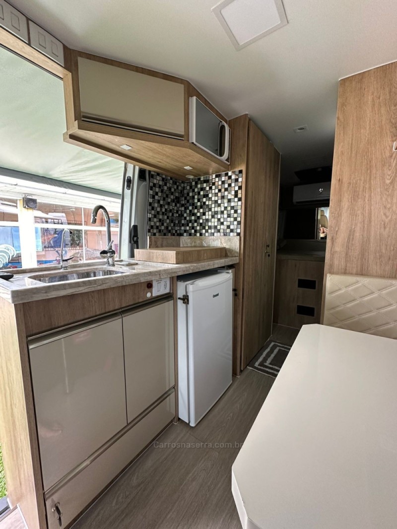 SPRINTER 2.2 FURGÃO 416 LONGO TETO ALTO DIESEL 3P MANUAL - 2022 - CAXIAS DO SUL