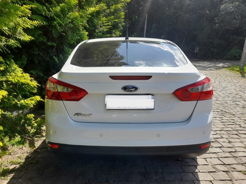 FOCUS 2.0 TITANIUM PLUS SEDAN 16V FLEX 4P AUTOMÁTICO - 2015 - FARROUPILHA