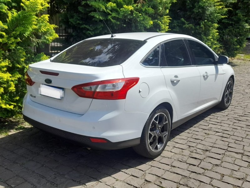 FOCUS 2.0 TITANIUM PLUS SEDAN 16V FLEX 4P AUTOMÁTICO - 2015 - FARROUPILHA