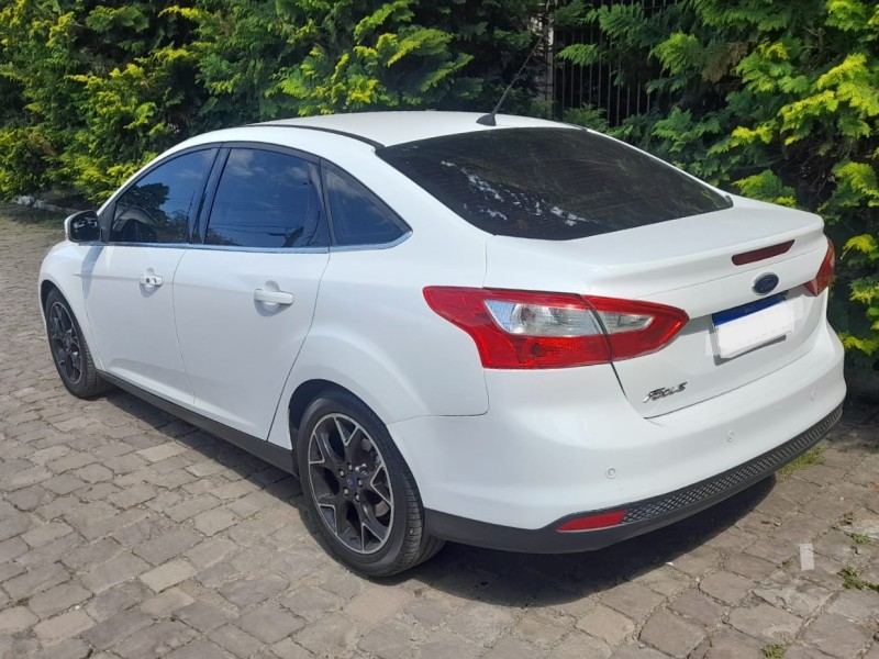 FOCUS 2.0 TITANIUM PLUS SEDAN 16V FLEX 4P AUTOMÁTICO - 2015 - FARROUPILHA
