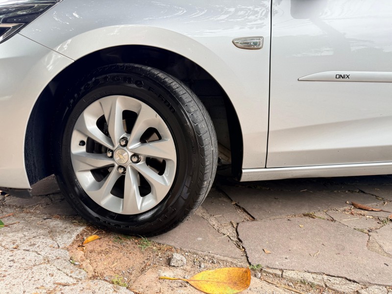 ONIX 1.0 LT 8V TURBO FLEX 4P AUTOMÁTICO - 2021 - TRêS COROAS