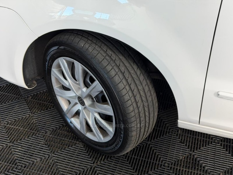 FOX 1.0 MI 8V FLEX 4P MANUAL - 2014 - VACARIA