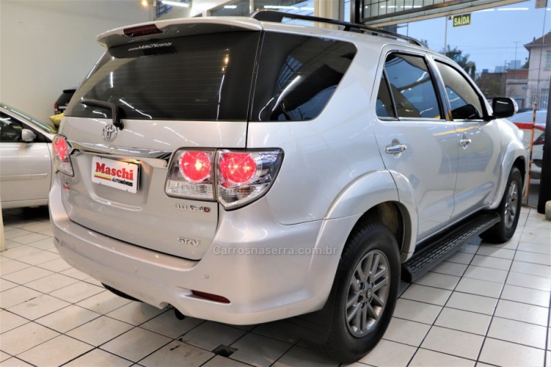 HILUX SW4 3.0 SRV 4X4 7 LUGARES 16V TURBO INTERCOOLER DIESEL 4P AUTOMÁTICO - 2014 - CAXIAS DO SUL