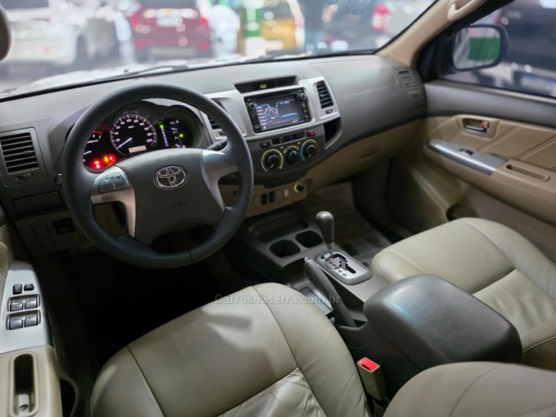 HILUX SW4 2.7 SR 4X2 16V FLEX 4P AUTOMÁTICO - 2013 - SAPUCAIA DO SUL