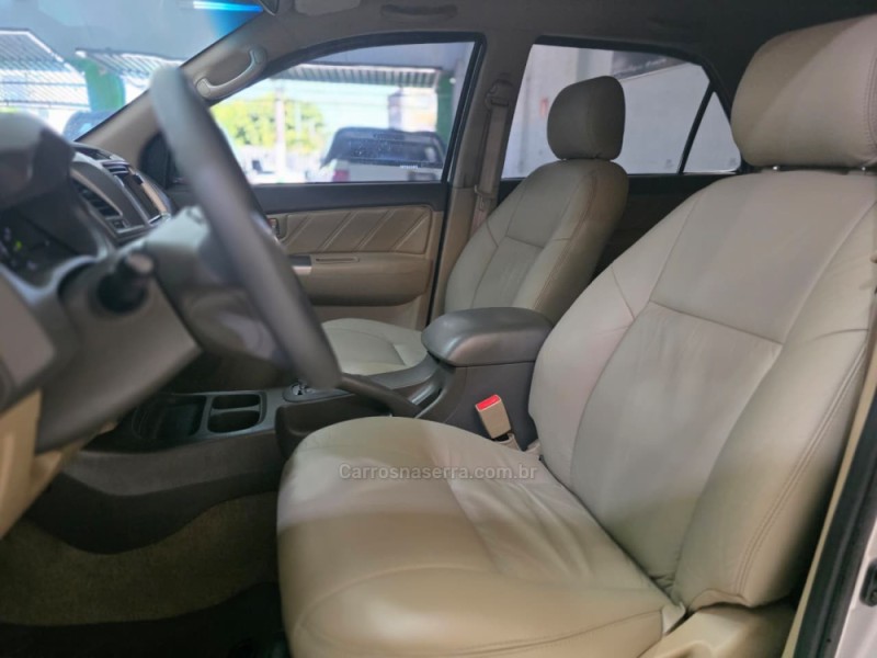 HILUX SW4 2.7 SR 4X2 16V FLEX 4P AUTOMÁTICO - 2013 - SAPUCAIA DO SUL