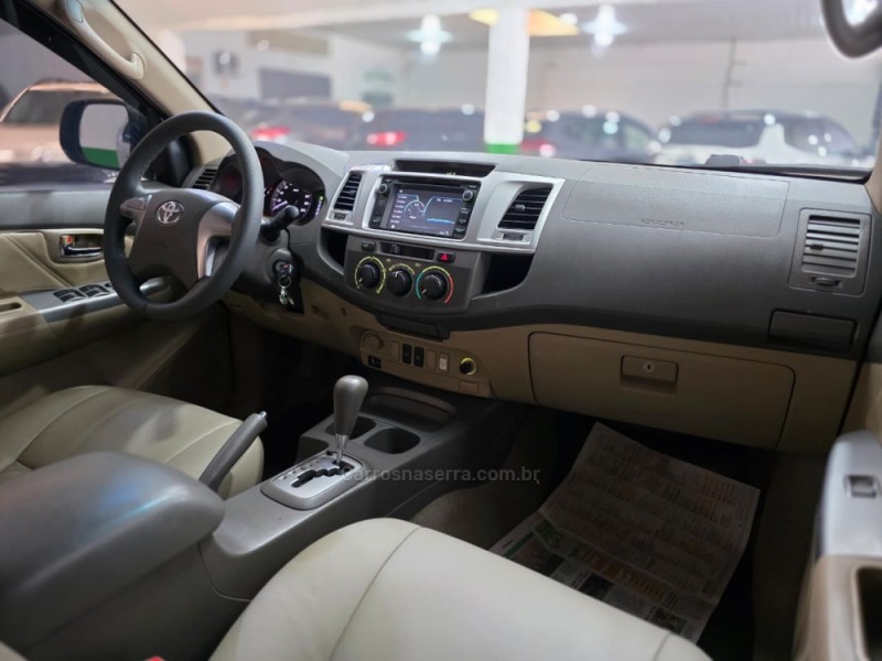 HILUX SW4 2.7 SR 4X2 16V FLEX 4P AUTOMÁTICO - 2013 - SAPUCAIA DO SUL