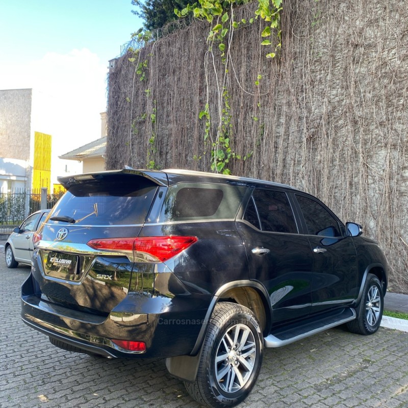 HILUX SW4 2.8 4X4 SRX PLATINUM TURBO 7 LUGARES DIESEL 4P AUTOMÁTICO - 2018 - MONTENEGRO