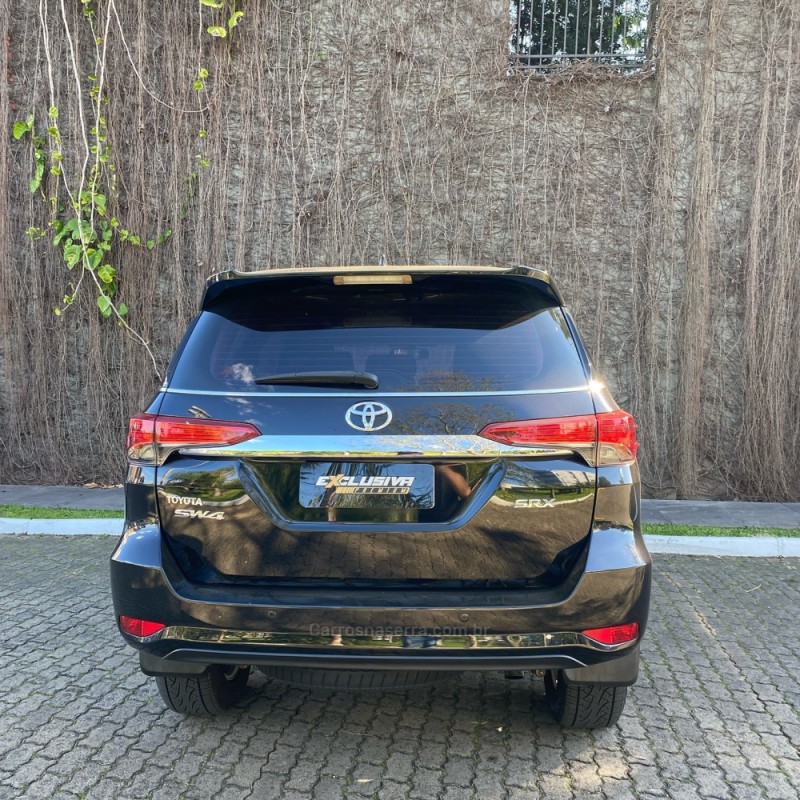 HILUX SW4 2.8 4X4 SRX PLATINUM TURBO 7 LUGARES DIESEL 4P AUTOMÁTICO - 2018 - MONTENEGRO