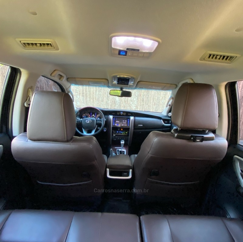 HILUX SW4 2.8 4X4 SRX PLATINUM TURBO 7 LUGARES DIESEL 4P AUTOMÁTICO - 2018 - MONTENEGRO