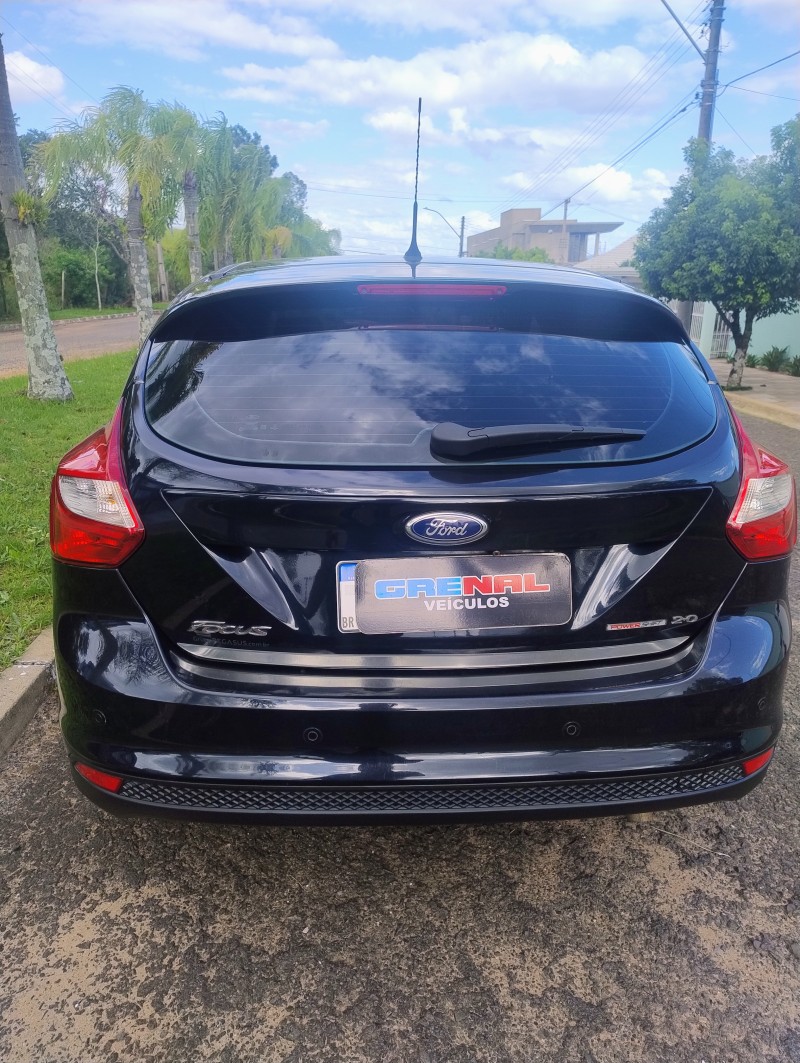 FOCUS 2.0 SE PLUS 16V FLEX 4P AUTOMÁTICO - 2014 - CAMPO BOM
