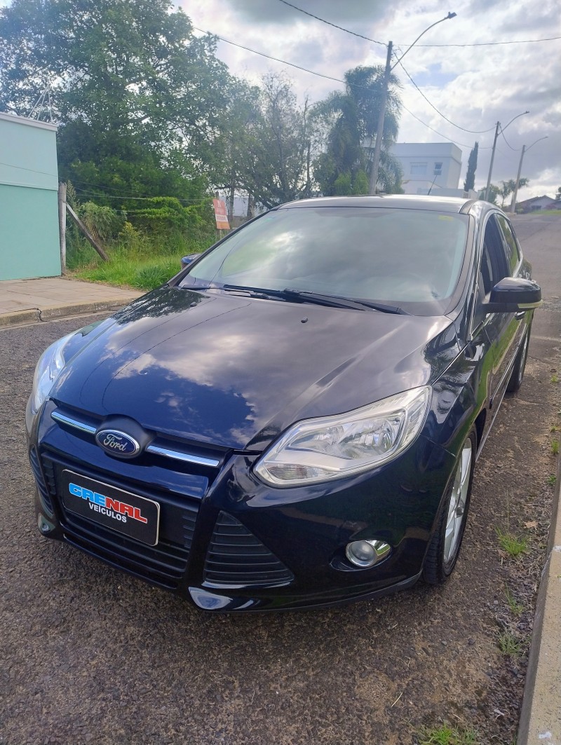 FOCUS 2.0 SE PLUS 16V FLEX 4P AUTOMÁTICO - 2014 - CAMPO BOM