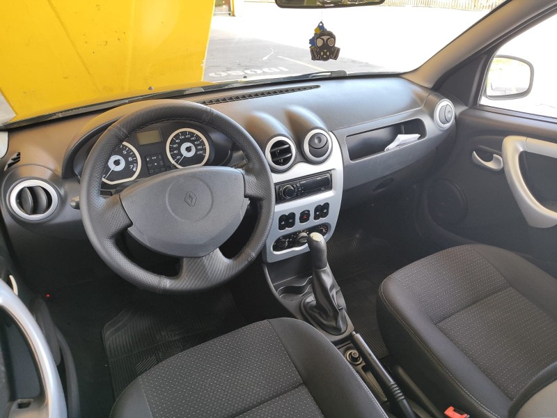 SANDERO 1.6 STEPWAY 16V FLEX 4P MANUAL - 2011 - FARROUPILHA