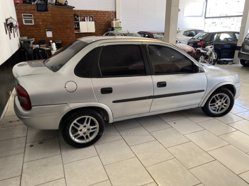 CORSA 1.0 MPFI CLASSIC SEDAN LIFE 8V FLEX 4P MANUAL - 2010 - CAXIAS DO SUL