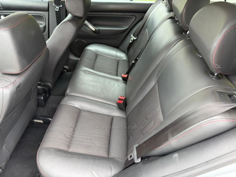 GOLF 1.6 MI SPORTLINE 8V FLEX 4P MANUAL - 2012 - VACARIA