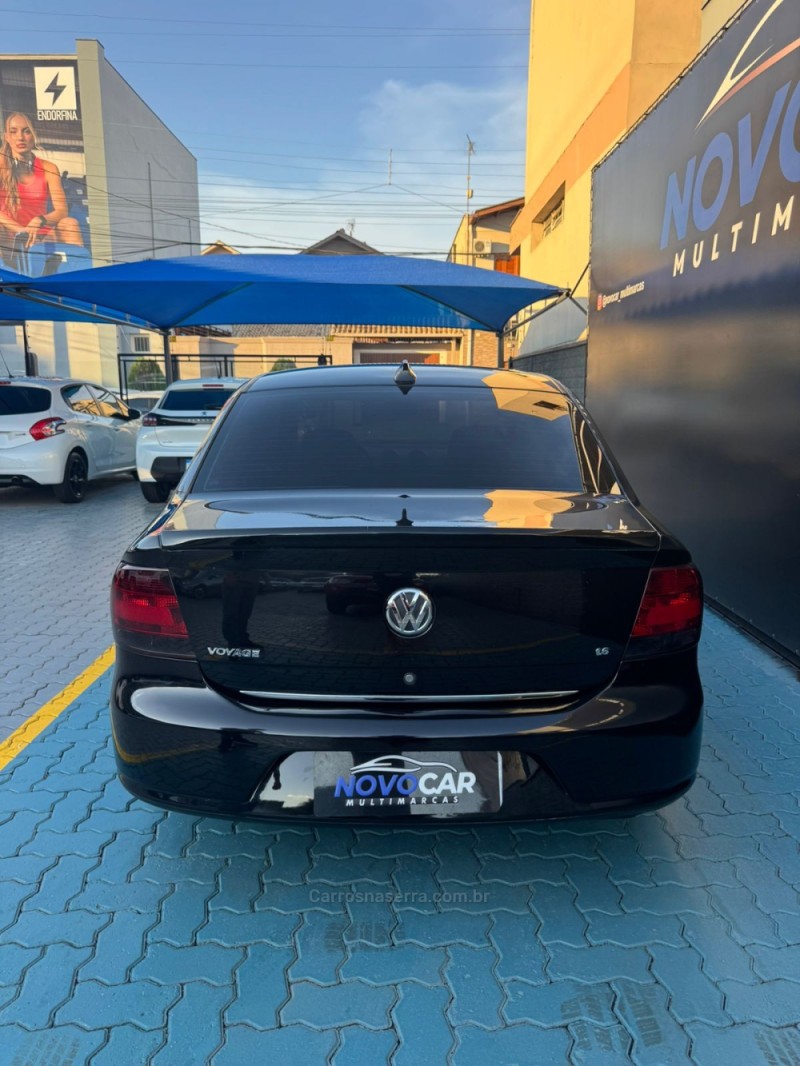 VOYAGE 1.6 MI HIGHLINE 8V FLEX 4P MANUAL - 2011 - ESTâNCIA VELHA