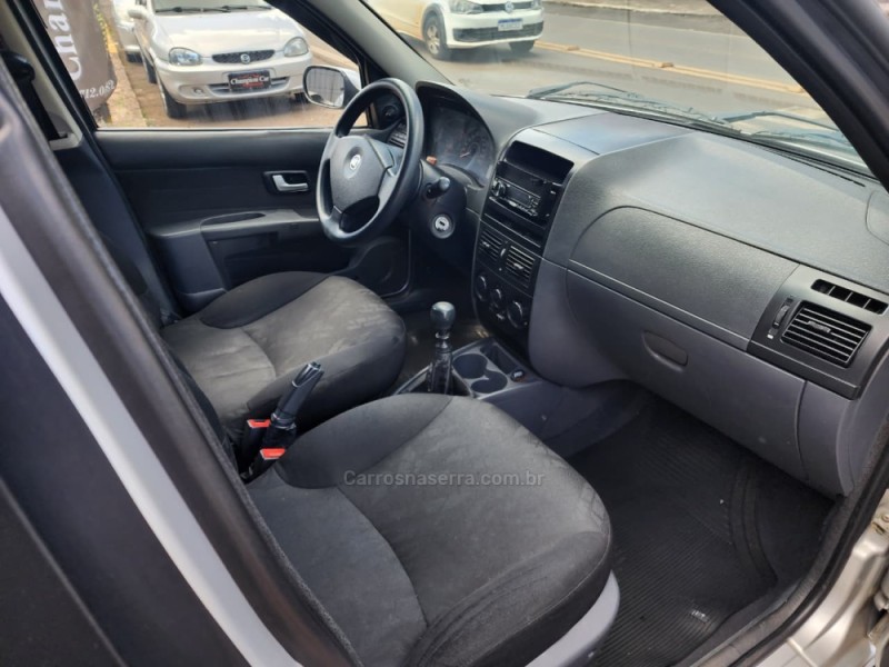 SIENA 1.0 MPI EL 8V FLEX 4P MANUAL - 2011 - VACARIA