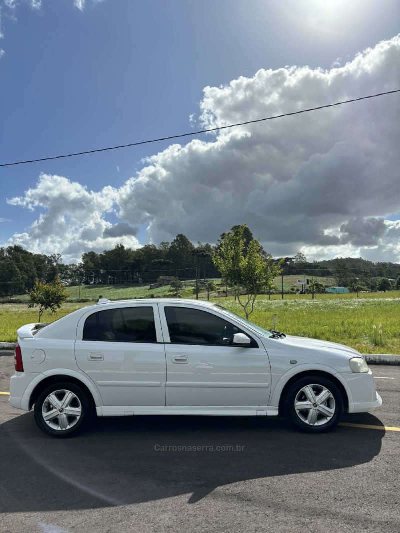 ASTRA 2.0 MPFI CD 8V GASOLINA 4P MANUAL - 2004 - CARLOS BARBOSA
