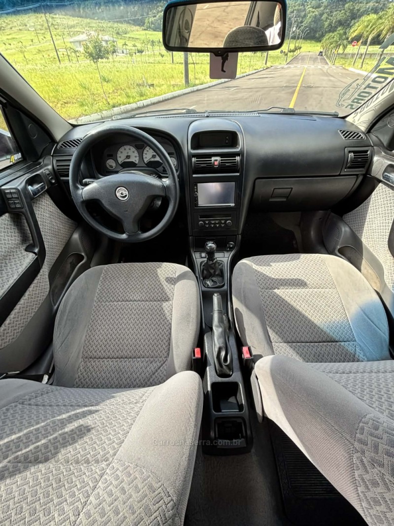 ASTRA 2.0 MPFI CD 8V GASOLINA 4P MANUAL - 2004 - CARLOS BARBOSA