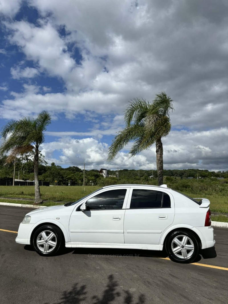 ASTRA 2.0 MPFI CD 8V GASOLINA 4P MANUAL - 2004 - CARLOS BARBOSA