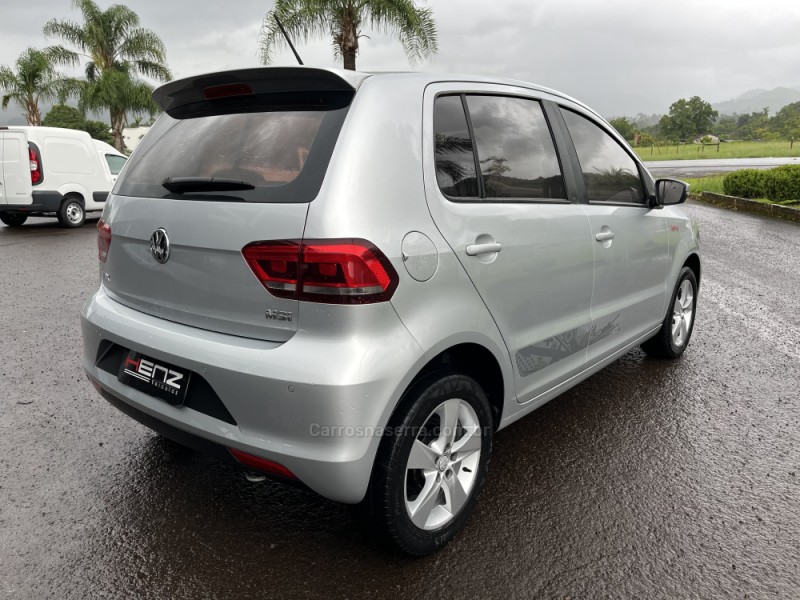 FOX 1.6 MI ROCK IN RIO 8V FLEX 4P MANUAL - 2016 - BOM PRINCíPIO