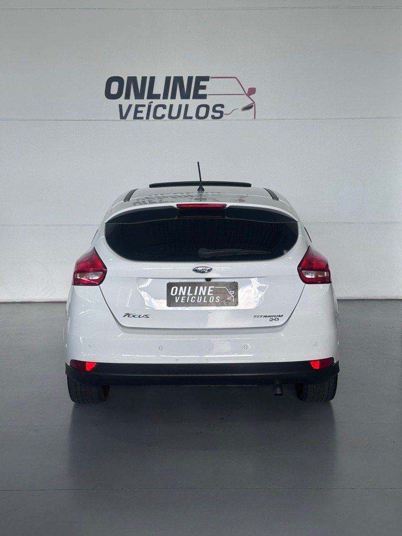 FOCUS 2.0 TITANIUM PLUS 16V FLEX 4P AUTOMÁTICO - 2017 - FARROUPILHA