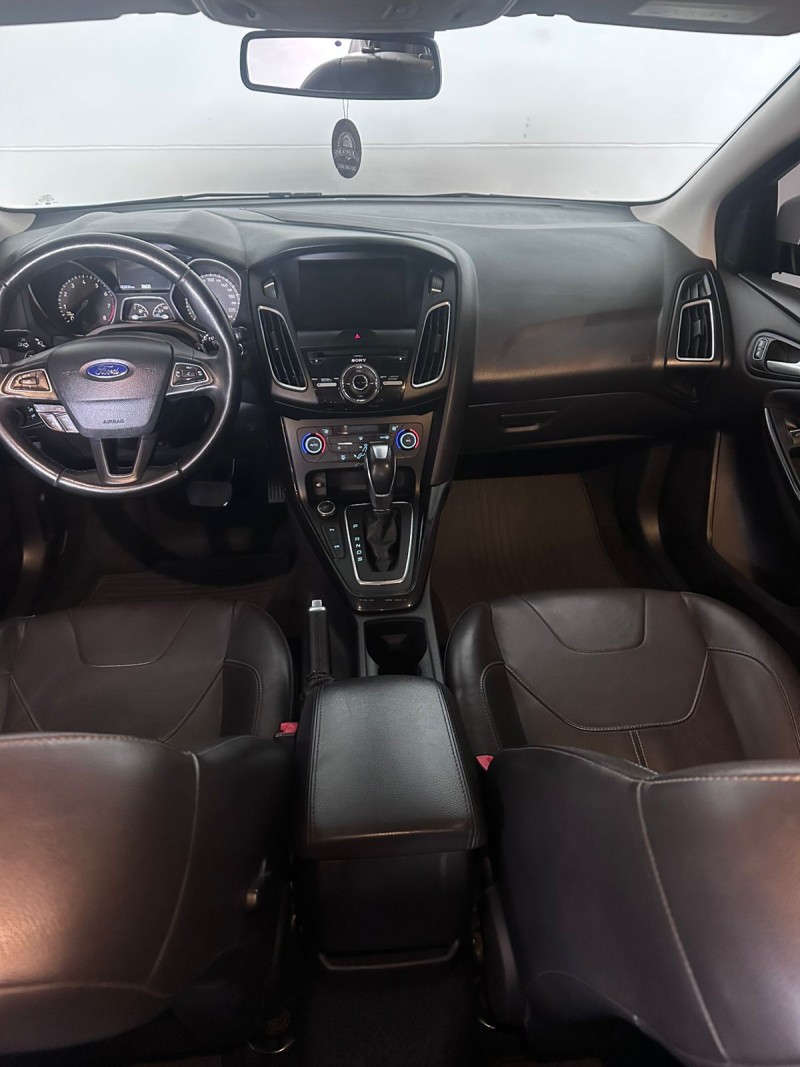 FOCUS 2.0 TITANIUM PLUS 16V FLEX 4P AUTOMÁTICO - 2017 - FARROUPILHA