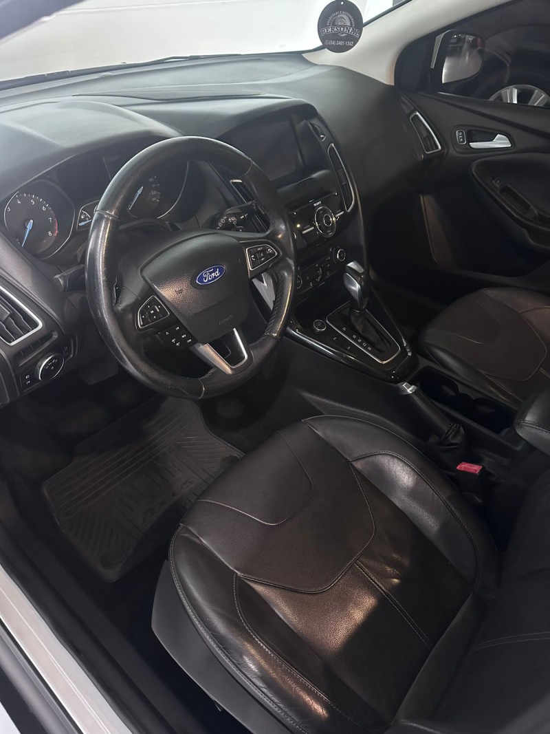 FOCUS 2.0 TITANIUM PLUS 16V FLEX 4P AUTOMÁTICO - 2017 - FARROUPILHA