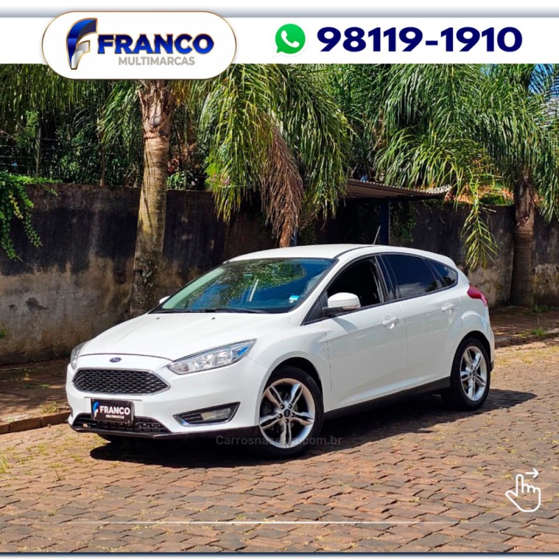 FORD - FOCUS - 2017/2018 - Branca - R$ 75.900,00
