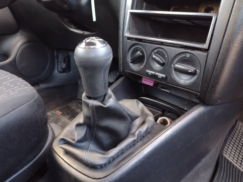 GOLF 1.6 MI 8V GASOLINA 4P MANUAL - 2001 - CAXIAS DO SUL