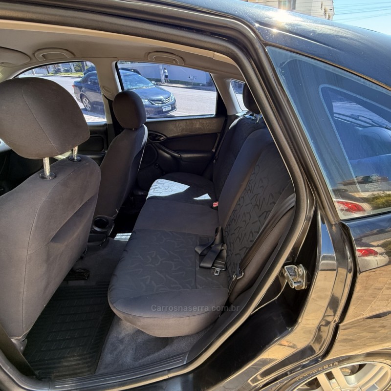 FOCUS 1.6 GLX 8V FLEX 4P MANUAL - 2009 - GUAPORé