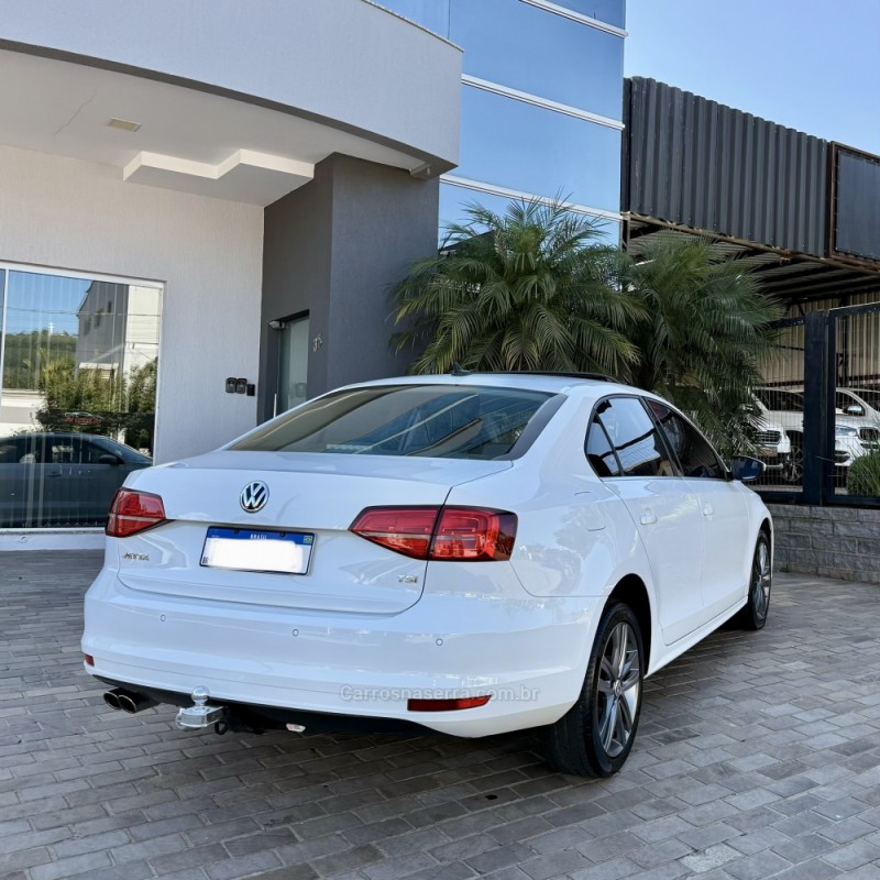 JETTA 2.0 TSI HIGHLINE 211CV GASOLINA 4P TIPTRONIC - 2015 - GUAPORé