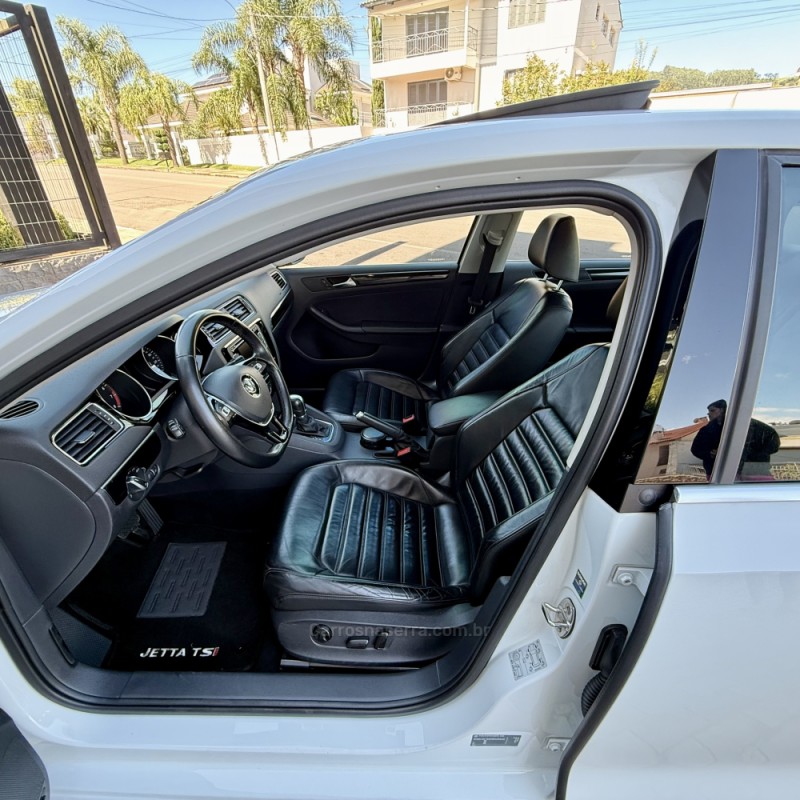 JETTA 2.0 TSI HIGHLINE 211CV GASOLINA 4P TIPTRONIC - 2015 - GUAPORé