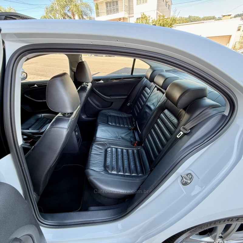 JETTA 2.0 TSI HIGHLINE 211CV GASOLINA 4P TIPTRONIC - 2015 - GUAPORé