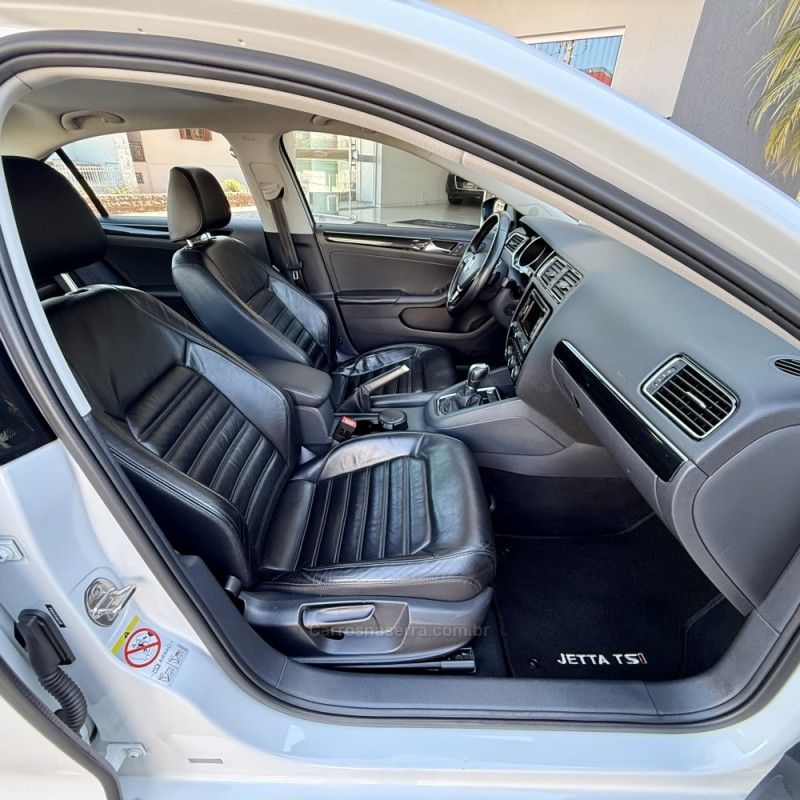 JETTA 2.0 TSI HIGHLINE 211CV GASOLINA 4P TIPTRONIC - 2015 - GUAPORé