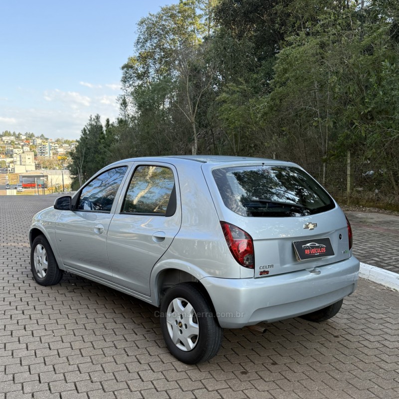 CELTA 1.0 MPFI LT 8V FLEX 4P MANUAL - 2012 - GUAPORé