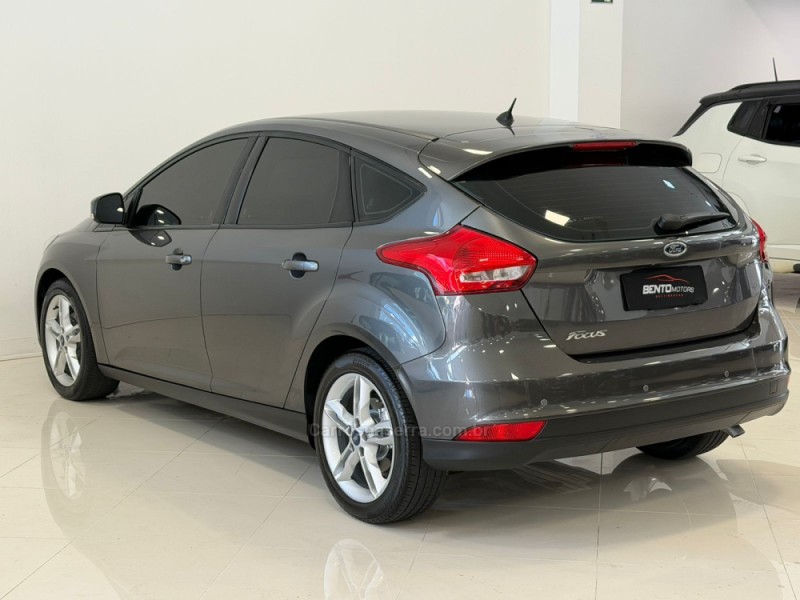 FOCUS 1.6 SE 16V FLEX 4P MANUAL - 2017 - BENTO GONçALVES