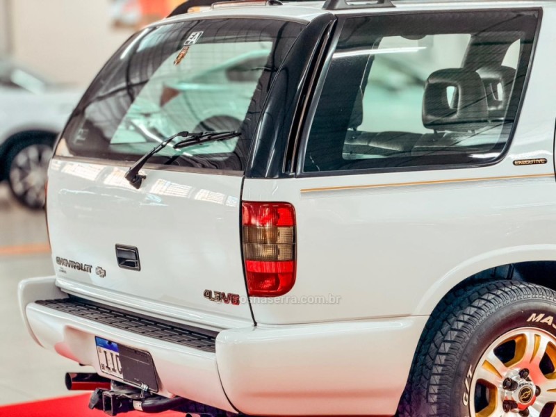 BLAZER 4.3 SFI DLX EXECUTIVE 4X2 V6 12V GASOLINA 4P MANUAL - 1998 - NOVA PRATA