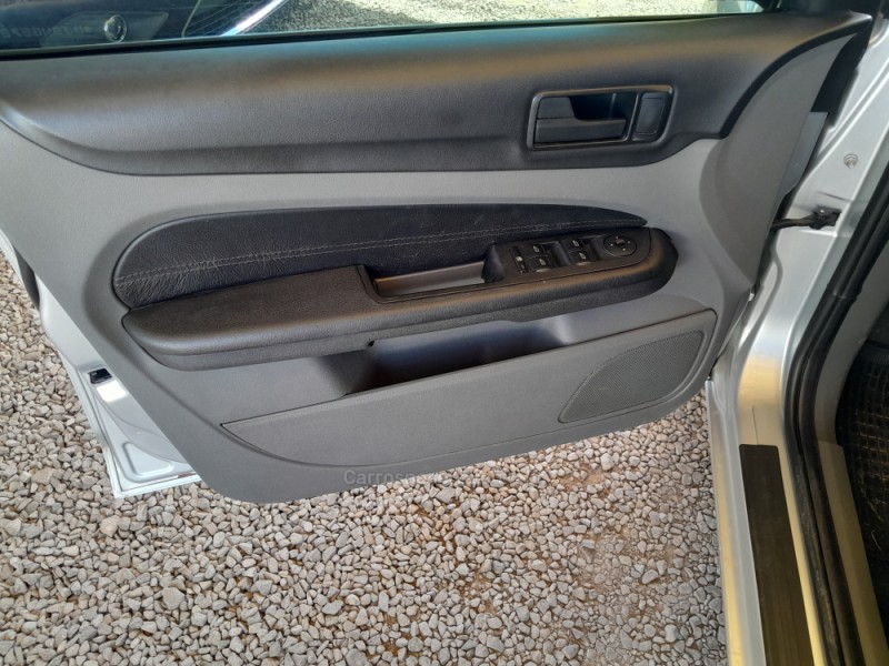 FOCUS 1.6 S 16V FLEX 4P MANUAL - 2011 - VERANóPOLIS