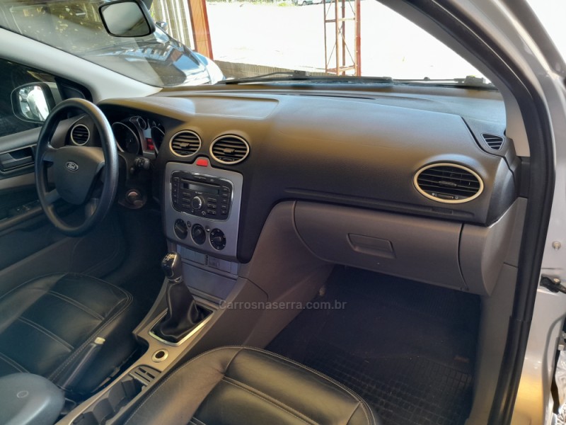 FOCUS 1.6 S 16V FLEX 4P MANUAL - 2011 - VERANóPOLIS