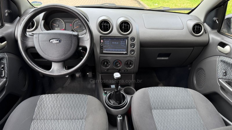 FIESTA 1.6 ROCAM SEDAN 8V FLEX 4P MANUAL - 2006 - DOIS IRMãOS