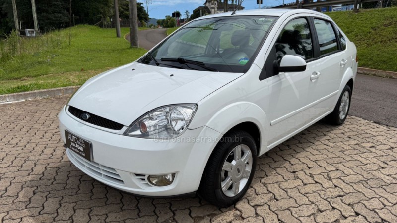 FIESTA 1.6 ROCAM SEDAN 8V FLEX 4P MANUAL - 2006 - DOIS IRMãOS