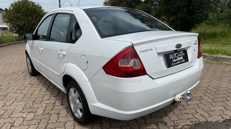 FIESTA 1.6 ROCAM SEDAN 8V FLEX 4P MANUAL - 2006 - DOIS IRMãOS